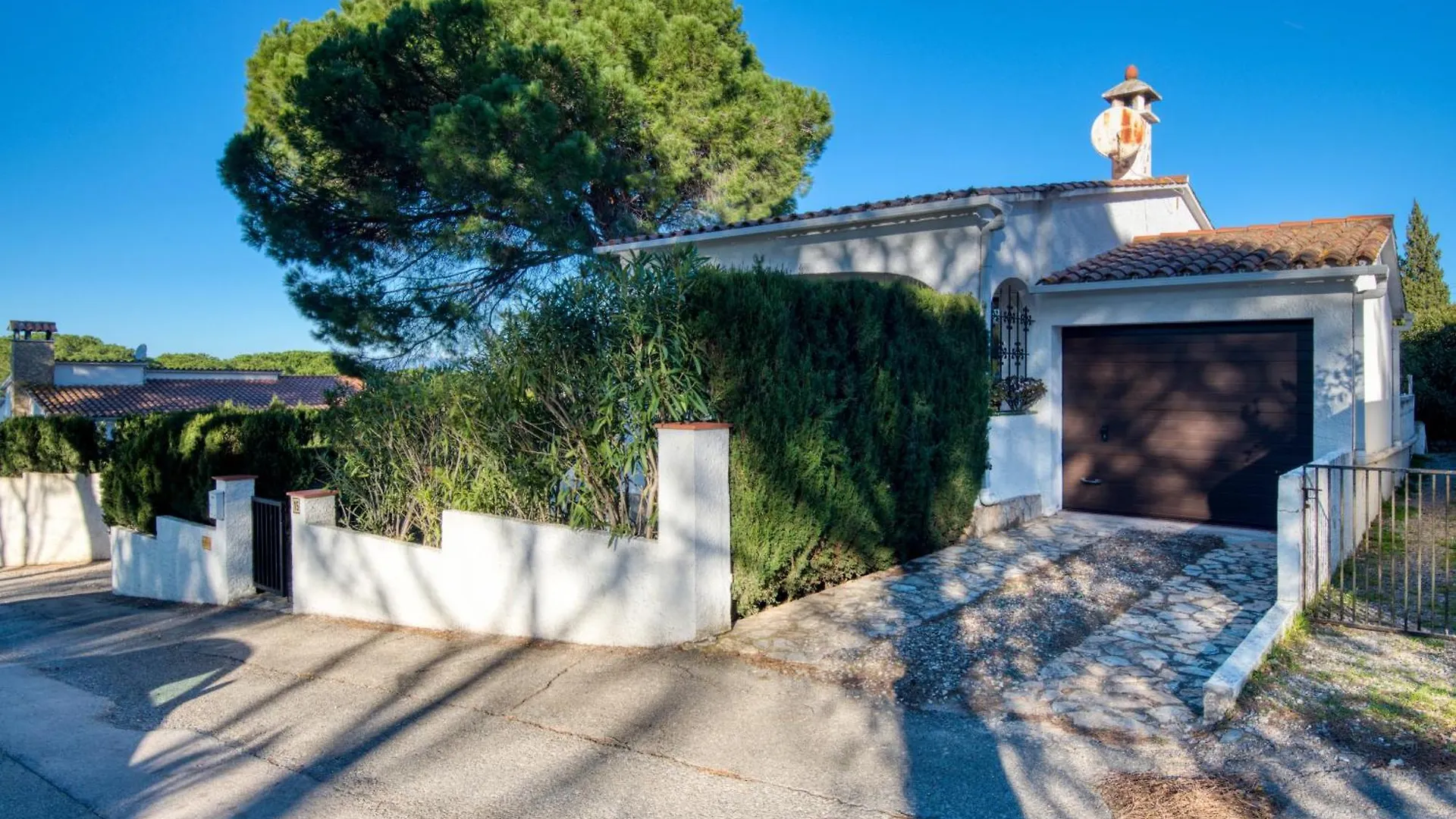 Almodovar L'Escala